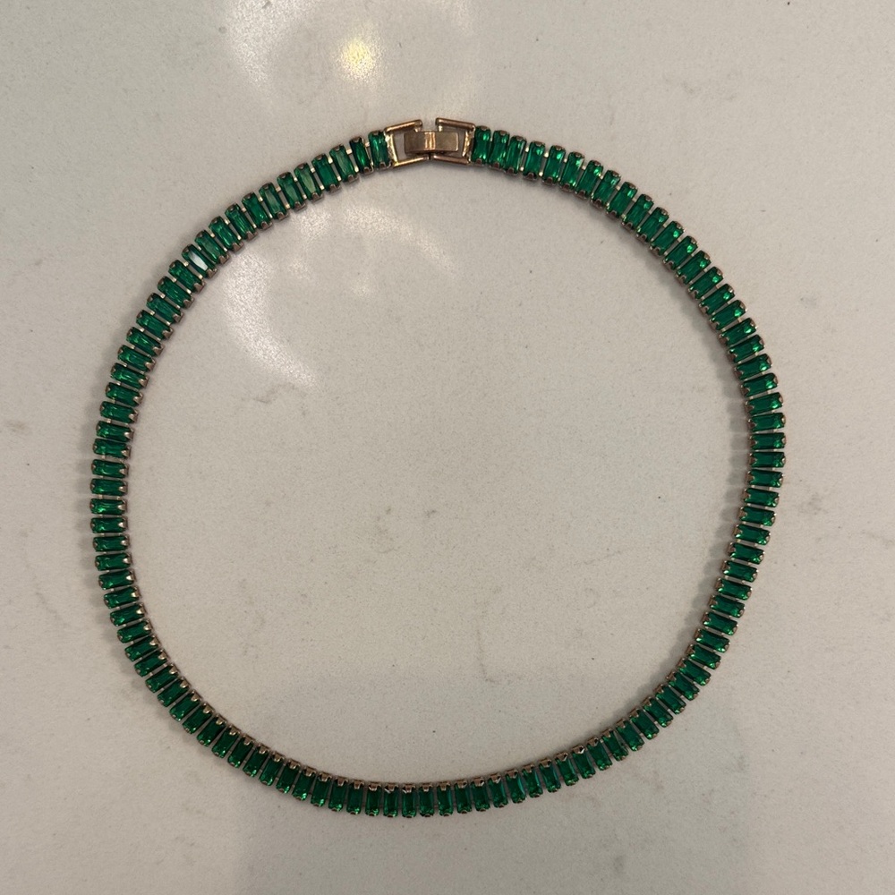 Elegant Green emerald collar Necklace, gold hardware